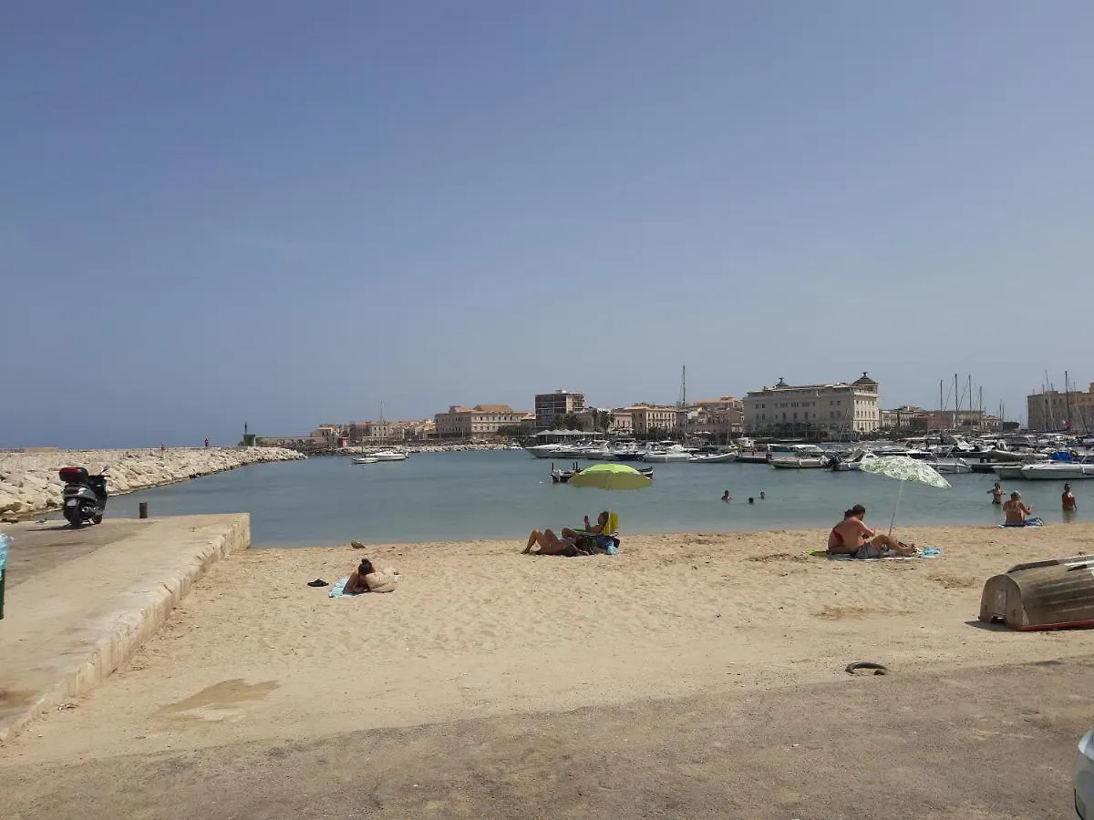 Mawi Apartment - Peaceful Apt. W/ Double Bed - 9Min Walk To Ortigia Syracuse Holiday home