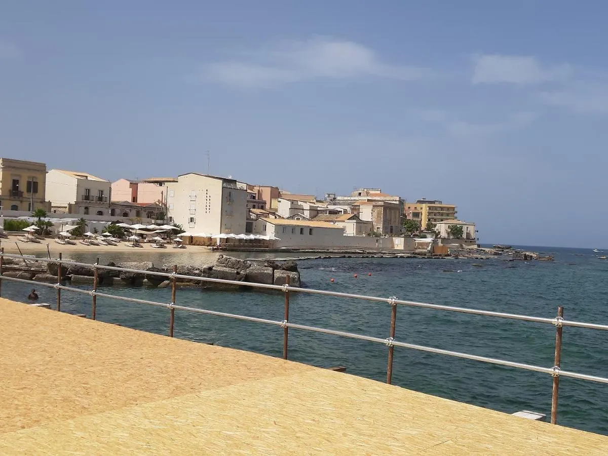 Mawi Apartment - Peaceful Apt. W/ Double Bed - 9Min Walk To Ortigia Syracuse